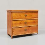 1039 2392 CHEST OF DRAWERS